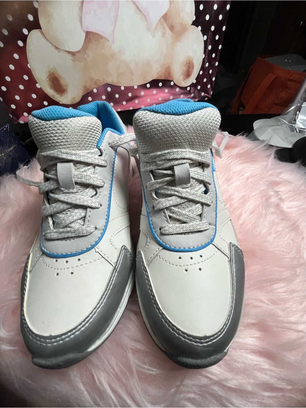 Vionic Kids Sneakers in White, Gray & Blue
